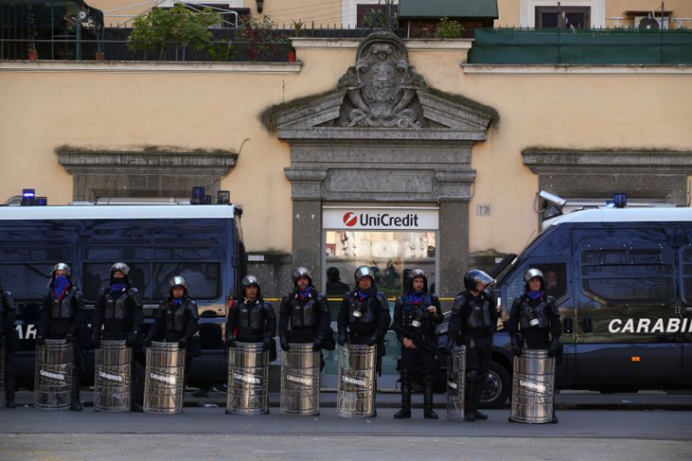 UNICREDIT PUBLIE UNE PERTE MOINS ÉLEVÉE QUE PRÉVU, LE TITRE FLAMBE