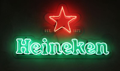 Le logo de Heineken est visible dans le bâtiment de la société à Sao Paulo.