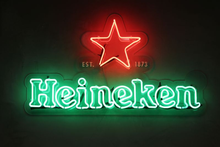 Le logo de Heineken est visible dans le bâtiment de la société à Sao Paulo.