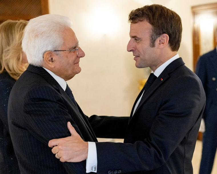 Le président italien Sergio Mattarella rencontre le président français Emmanuel Macron à Rome