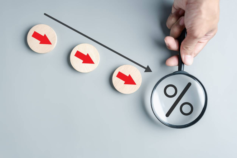 Crédit immobilier / les taux baissent-iStock-Kwanchanok Taen-on.jpg