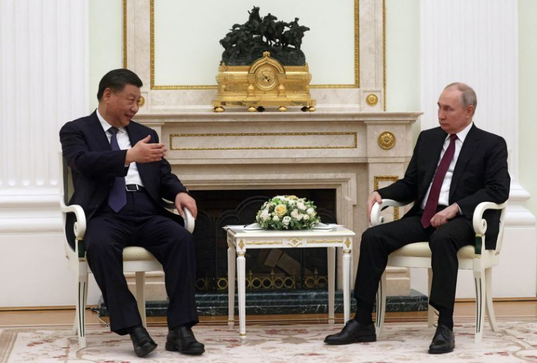 Le président russe Poutine s'entretient avec le président chinois Xi à Moscou