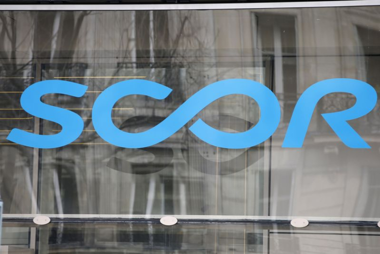 Le logo de la société de réassurance Scor est visible à son siège social à Paris