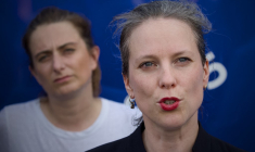 Marine Tondelier et Lucie Castets à La Chapelle-Saint-Mesmin, le 31 juillet 2024. ( AFP / GUILLAUME SOUVANT )