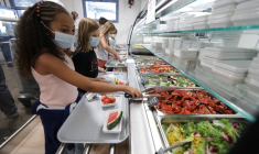 TEMPÊTE POLITIQUE SUR LES MENUS SANS VIANDE DES CANTINES DE LYON