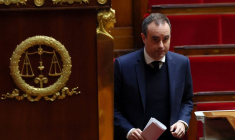 Le Parlement français débat et vote deux motions de censure contre le gouvernement français