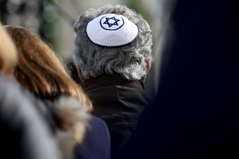Face à l'antisémitisme, une forte inquiétude s'exprime au sein de la communauté juive de France, qui modère cependant ses critiques envers les autorités ( AFP / Alex MARTIN )