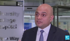 Royaume-Uni : l'étau se resserre autour de Boris Johnson, des démissions en cascades dans son camp