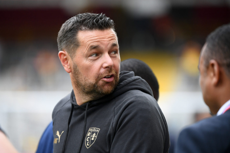 Pierre Sage a poireauté sur un parking avant d'entraîner l'OL