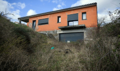 La maison de Delphine et Cédric Jubillar, à Cagnac-les-Mines, dans le Tarn, le 6 mars 2025 ( AFP / Lionel BONAVENTURE )