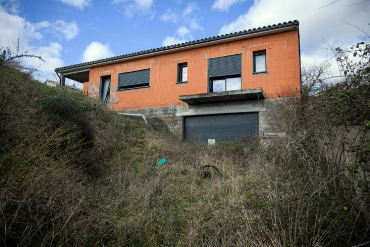 La maison de Delphine et Cédric Jubillar, à Cagnac-les-Mines, dans le Tarn, le 6 mars 2025 ( AFP / Lionel BONAVENTURE )