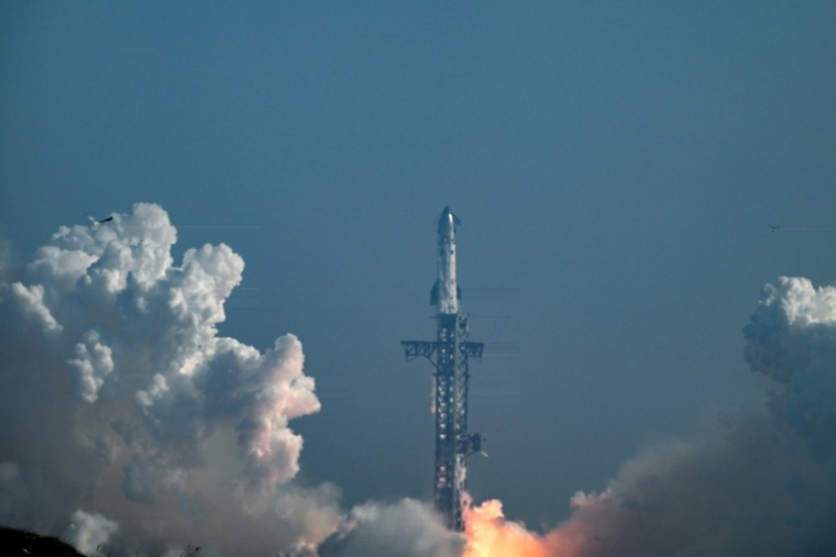 Le décollage de la fusée Starship de SpaceX vers l'île South Padre au Texas, le 22 mai 2026 ( AFP / RONALDO SCHEMIDT )