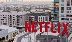 Enseigne Netflix sur le toit du siège du groupe le 7 octobre 2025 à Los Angeles. ( GETTY IMAGES NORTH AMERICA / MARIO TAMA )