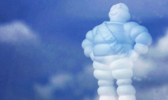 Une sculpture de Bibendum, la mascotte de Bibendum, au siège de la société à Clermont Ferrand