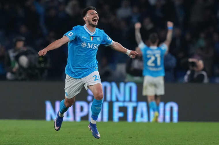 Serie A : Naples s’impose face au Torino et consolide sa place sur le podium