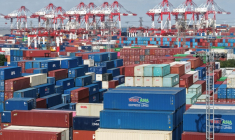 Vue aérienne du terminal à conteneurs du port de Shanghai, le 8 décembre 2025 ( AFP / STR )