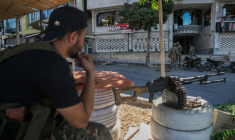 Les forces gouvernementales syriennes déployées à Soueida, le 16 juillet 2025 ( AFP / OMAR HAJ KADOUR )