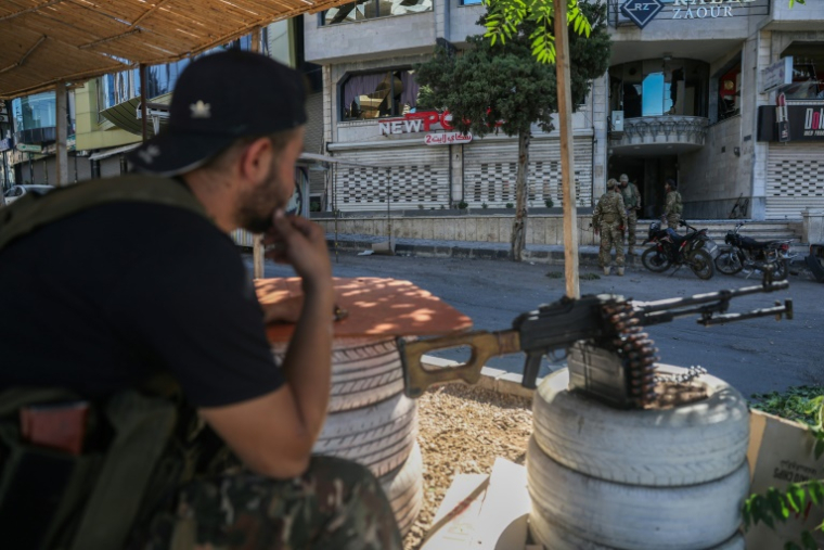 Les forces gouvernementales syriennes déployées à Soueida, le 16 juillet 2025 ( AFP / OMAR HAJ KADOUR )