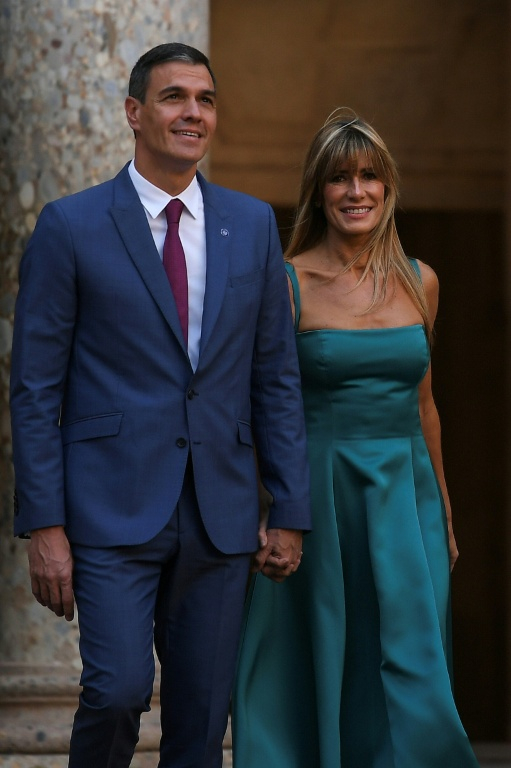 SLe Premier ministre espagnol Pedro Sánchez, et son épouse, Begoña Gómez, à Grenade, dans le sud de l'Espagne, le 5 octobre 2023 ( AFP / JORGE GUERRERO )