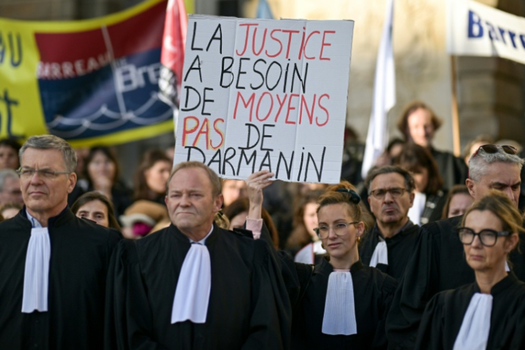 Manifestation d'avocats à Rennes le 4 décembre 2025 ( AFP / Damien MEYER )