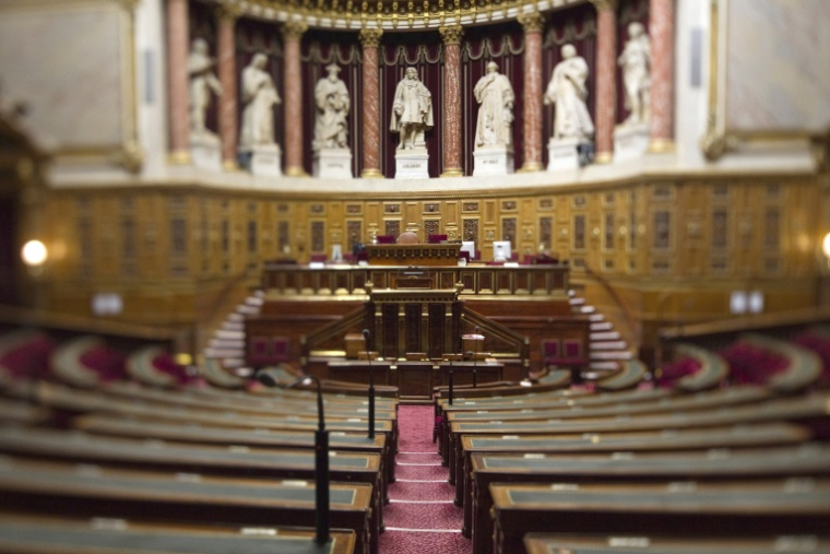 70 ans après leur arrivée en France, les rapatriés d'Indochine vont pouvoir bénéficier d'une reconnaissance et d'une réparation, après un vote lundi au Parlement ( AFP / Joël SAGET )