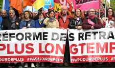 Laurent Berger (à gauche), secrétaire général sortant de la CFDT, Marylise Léon, dirigeante de la CFDT (à gauche), Sophie Binet, secrétaire générale de la CGT (au centre), Murielle Guilbert et Simon Dutei, co-délégués généraux du syndicat Solidaires, participent à une manifestation à Paris, le 1er mai 2023.  ( AFP / ALAIN JOCARD )