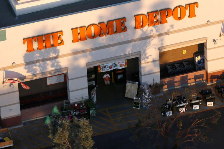 Un magasin Home Depot est visible à Long Beach, en Californie