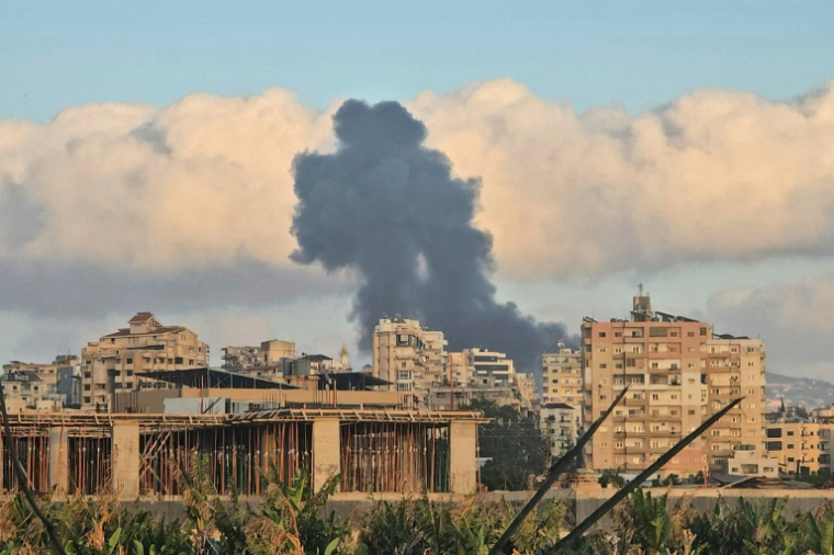 Bombardement israélien sur la banlieue de Tyr, au Liban, le 16 mai 2026 ( AFP / Kawnat HAJU )