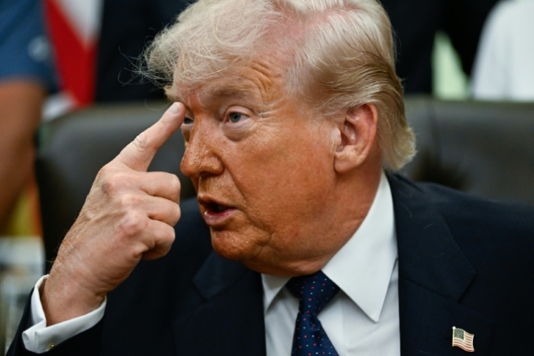 Donald Trump dans le Bureau ovale le 5 mai 2026, à la Maison Blanche ( AFP / Kent NISHIMURA )