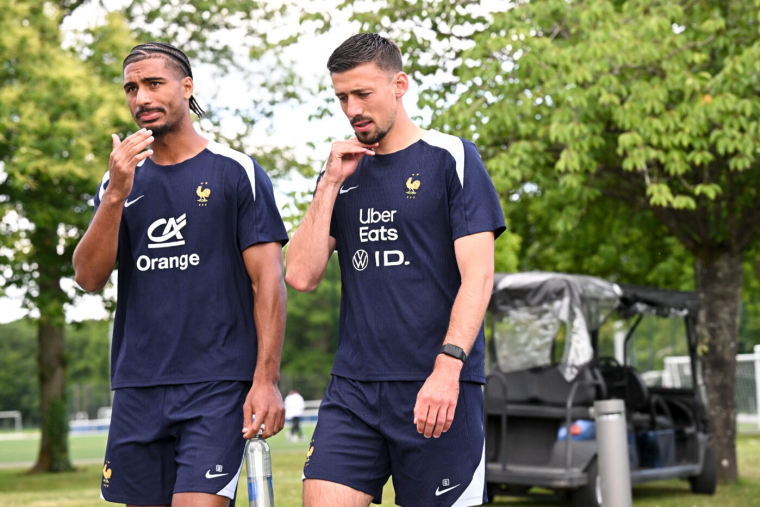 Bleus : une défense avec les moyens du bord