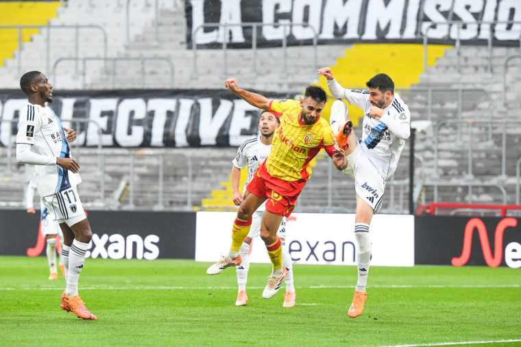 Lens tape le Paris FC et se place en haut de tableau