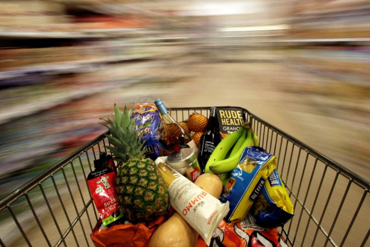 Un caddie dans un supermarché à Londres