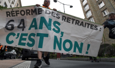 Un manifestant contre la réforme des retraites à Rennes, le 23 mai 2023. ( AFP / JEAN-FRANCOIS MONIER )