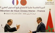 Le Premier ministre français Sébastien Lecornu (g) et son homologue marocain Aziz Akhannouch à l'issue d'une conférence de presse au ministère des Affaires étrangères à Rabat, le 16 juillet 2026 au Maroc ( AFP / Abdel Majid BZIOUAT )