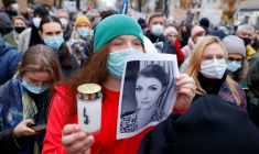 Manifestation le 6 novembre 2021 à Varsovie, après la mort d'une femme enceinte, Izabela,  victime selon les ONG de défense des droits des femmes, de la législation en vigueur depuis le début de l'année, interdisant pratiquement tout avortement ( AFP / Wojtek Radwanski )