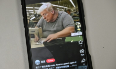 Image générée par intelligence artificielle montrant une caricature du président américain Donald Trump  dans une vidéo circulant sur les médias sociaux chinois à propos d'une campagne humoristique en ligne contre la guerre commerciale de Trump, le 18 avril 2025 à Pékin ( AFP / Adek BERRY )