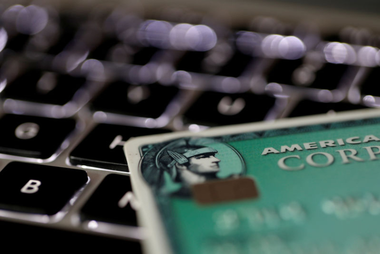 AMEX ACCUSE UNE BAISSE DE 5% DE SON BÉNÉFICE AU 1ER TRIMESTRE