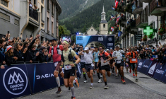 Des concurrents lors de l'ultra-trail de Chamonix en Haute-Savoie le 29 août 2025 ( AFP / JEFF PACHOUD )