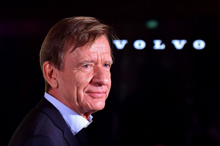 Hakan Samuelsson, PDG de Volvo Cars, représenté dans la salle d'exposition Volvo