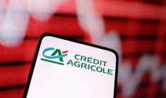 Une illustration du logo du Crédit Agricole et un graphique boursier en baisse