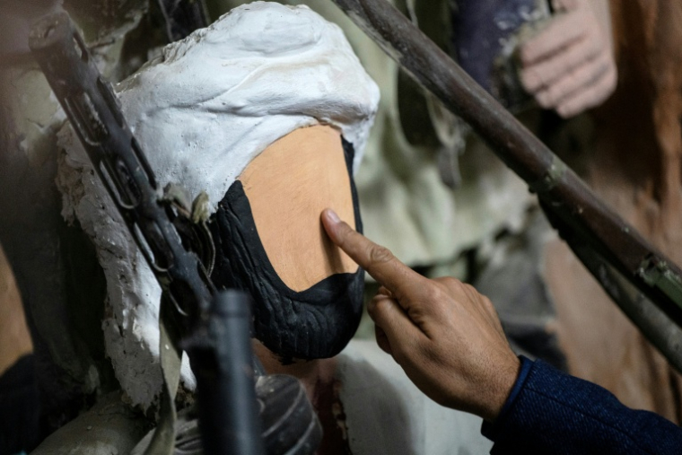 Une figurine de moudjahidine sans visage au "musée du Jihad" dans la province d'Herat, en Afghanistan, le 6 janvier 2026 ( AFP / Wakil KOHSAR )