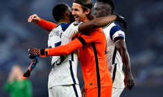 Formé à Tottenham, Alfie Whiteman prend sa retraite et devient photographe