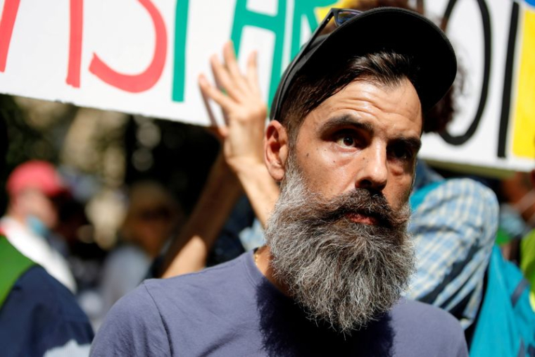 LA COLÈRE CONTRE LE PASS SANITAIRE DONNE UN NOUVEAU SOUFFLE AUX GILETS JAUNES