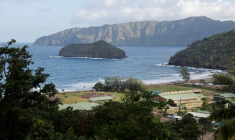 Vue de la côte à Hiva Oa, une île des Marquises, en Polynésie française, le 25 juillet 2021 ( AFP / Ludovic MARIN )