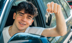 72,6% des 16-24 ans disposent toujours d'une voiture. (crédit: Adobe Stock)