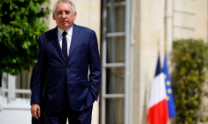 François Bayrou, quitte le Palais de l'Elysée à Paris