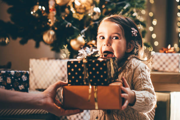 Faites plaisir à vos enfants sans vous ruiner avec des cadeaux ciblés et durables. ( crédit photo : Getty Images )