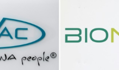 Logos des deux laboratoires allemands CureVac et  BioNTech  ( AFP / THOMAS KIENZLE )
