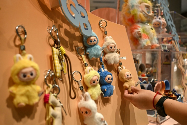 Des mini-poupées Labubu dans un magasin de Pékin, le 29 août 2025 ( AFP / Jade Gao )