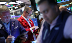 Traders, à l'ouverture sur le parquet du New York Stock Exchange le 12 mai 2025.  ( GETTY IMAGES NORTH AMERICA / Michael M. Santiago )